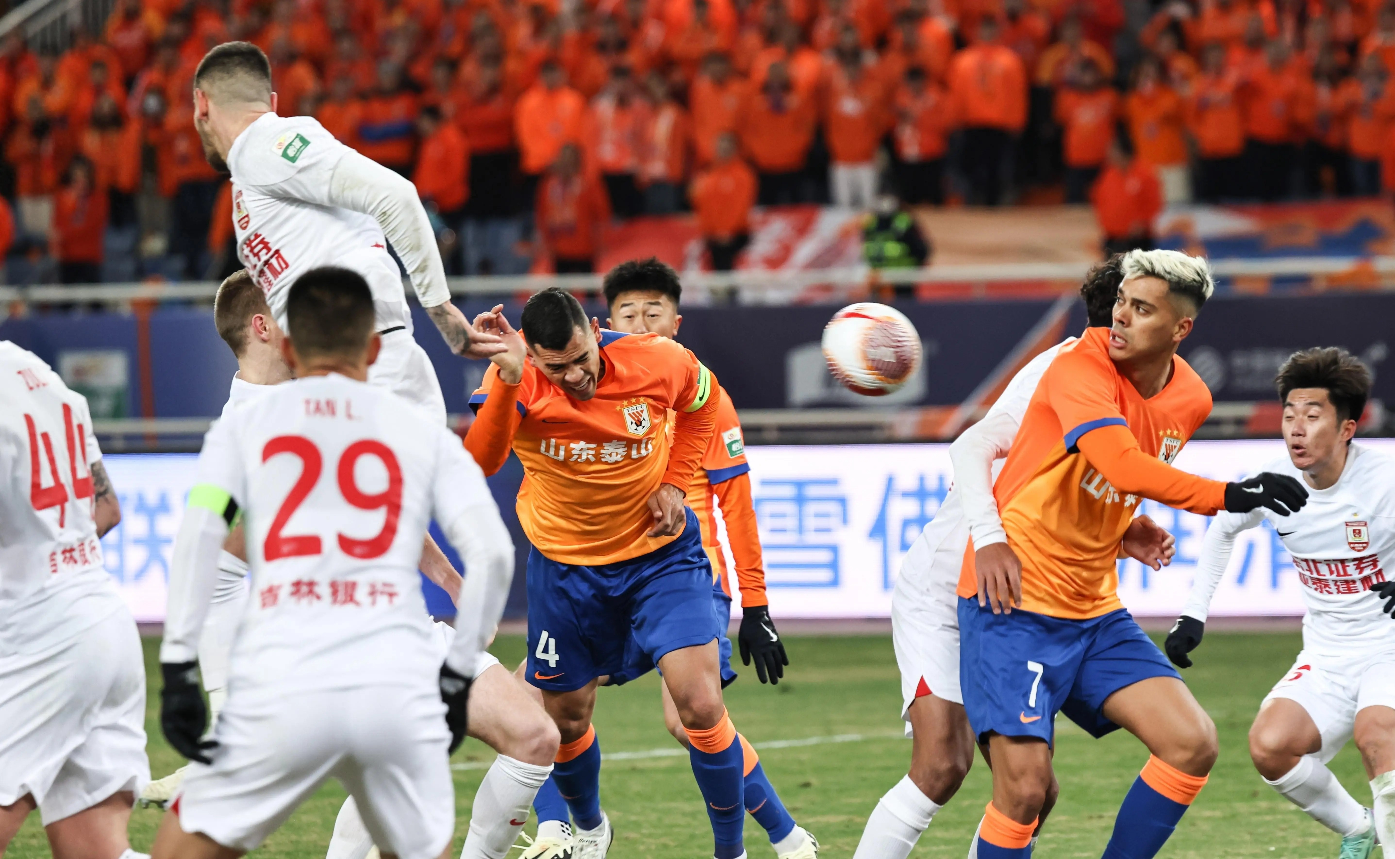 九游体育官方网站赛地聚焦——中超今晨热度飙升；AC米兰刷新队史纪录；震撼外界；年轻球员得到机会的简单介绍